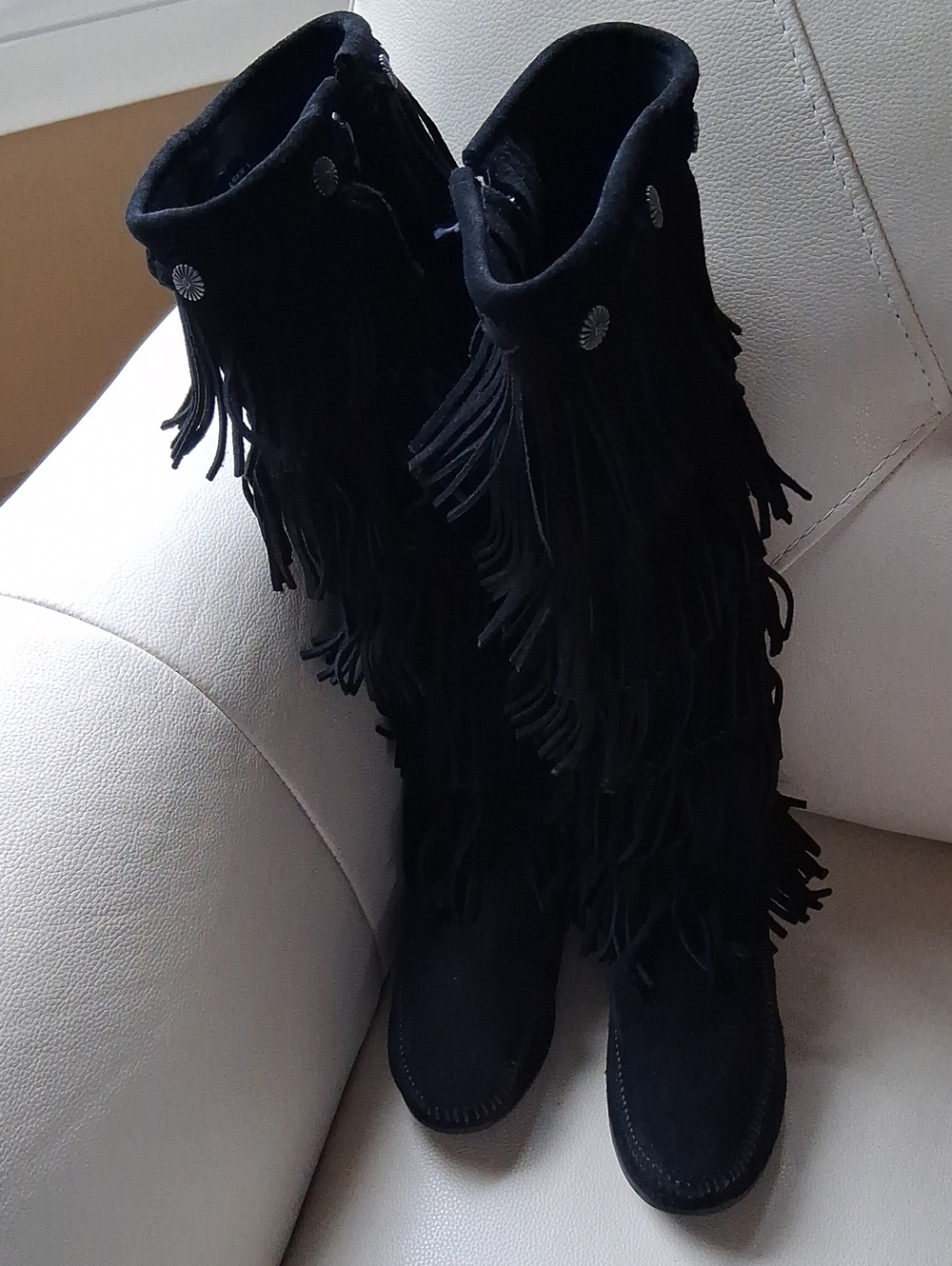 Minnetonka Moccasins Boot - Picture 5 of 11